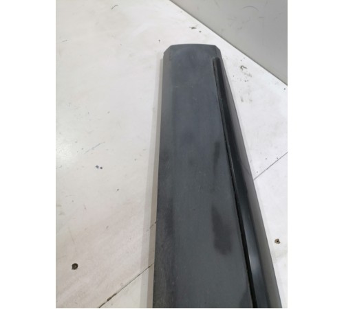 Накладка двери передняя левая нижняя, молдинг