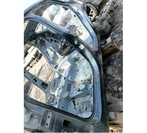 Порог с центральной стойкой левый