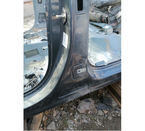 Порог с центральной стойкой левый