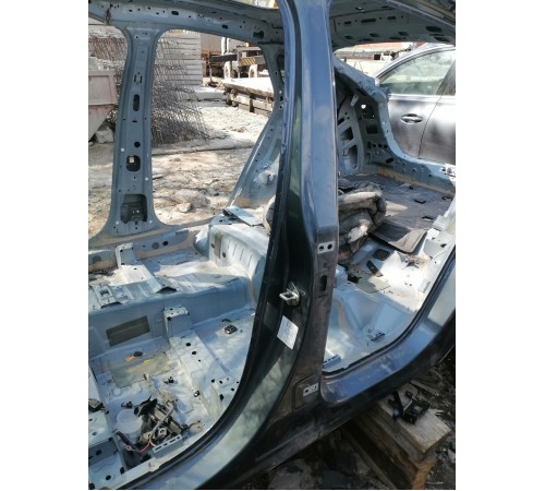 Порог с центральной стойкой левый