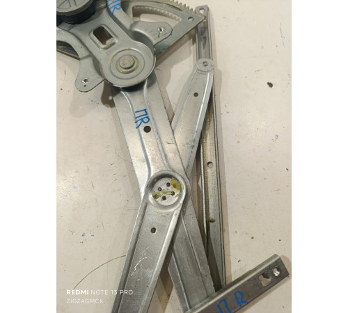 Стеклоподъемник двери передней правой