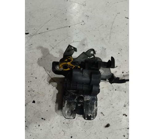 Замок крышки багажника