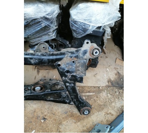 Балка подвески задняя , подрамник