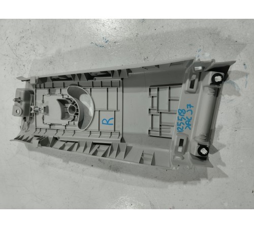 Обшивка центральной стойки правая верхняя