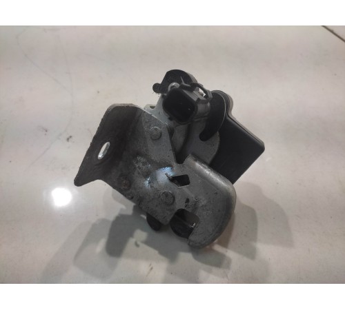 Замок стекла крышки багажника