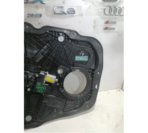 Стеклоподъемник электр. передний правый,