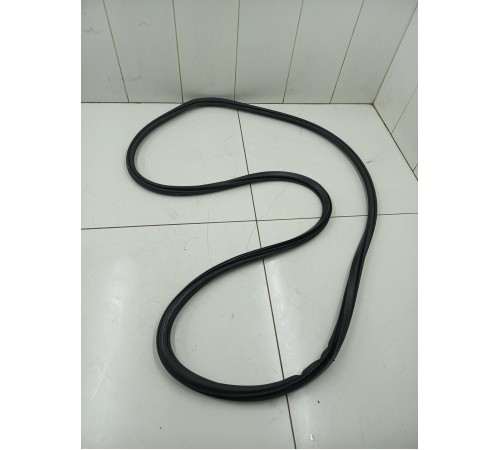 Уплотнитель двери передний правый