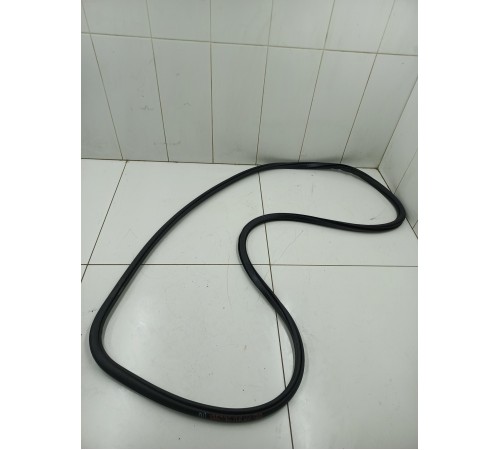 Уплотнитель двери передний правый