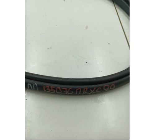 Уплотнитель двери передний правый