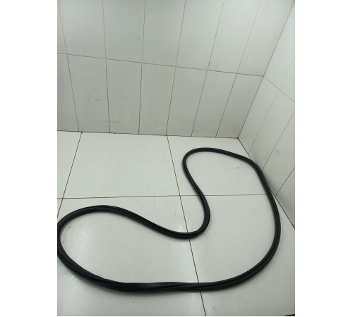 Уплотнитель двери передний правый