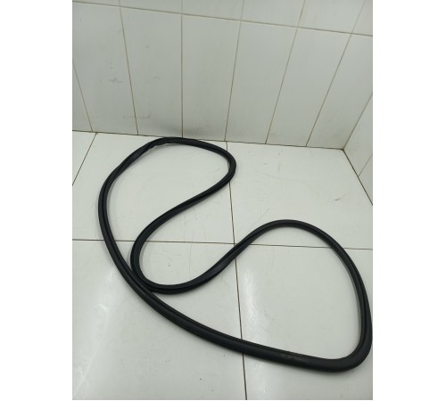 Уплотнитель двери передний правый