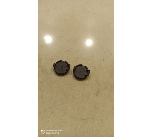Заглушки крепления замка крышки багажника (2 шт)