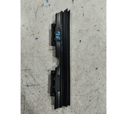 Уплотнитель стекла двери (задний левый)