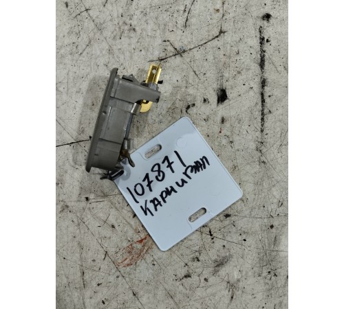 Плафон внутреннего освещения салона