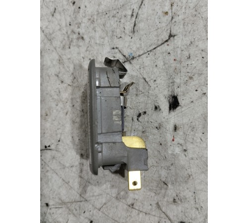 Плафон внутреннего освещения салона