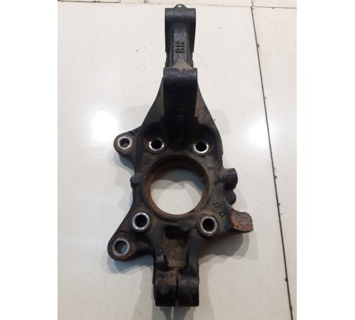 Поворотный кулак (передний, правый)