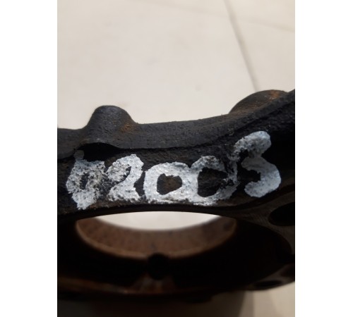 Поворотный кулак (передний, правый)