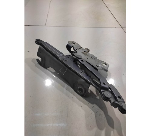 Петля капота (правая)