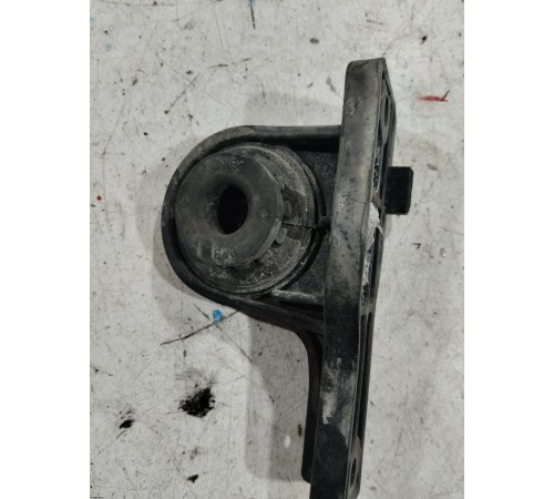 Кронштейн радиатора левый