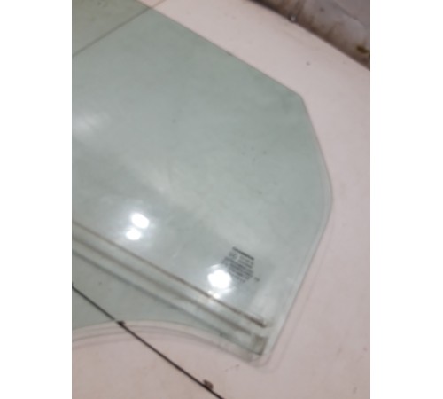 Стекло двери (заднее, левое)