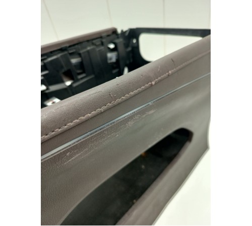 Центральная консоль с подлокотником