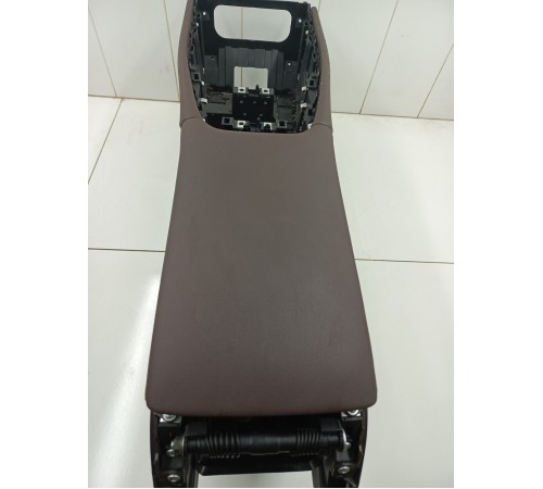 Центральная консоль с подлокотником