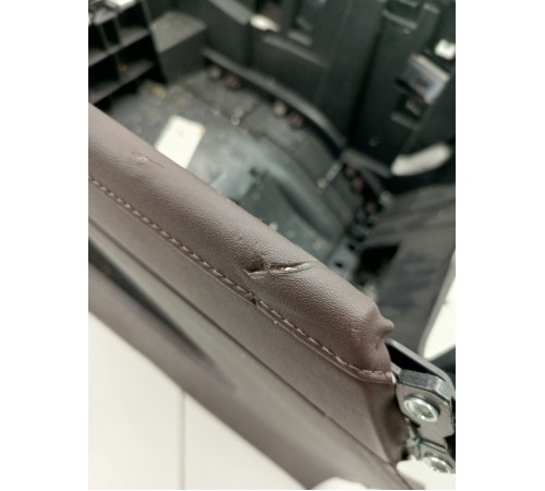 Центральная консоль с подлокотником