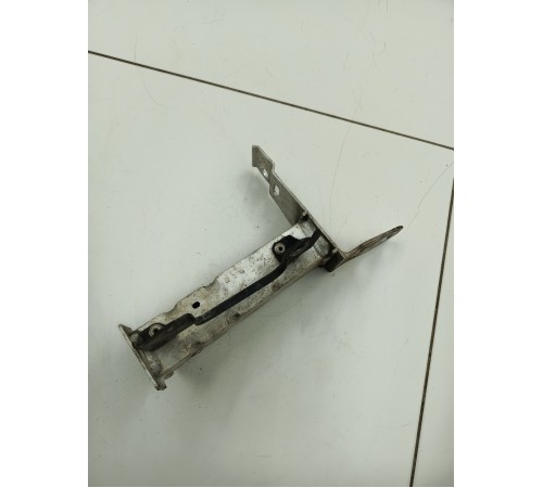 Кронштейн усилителя переднего бампера левый