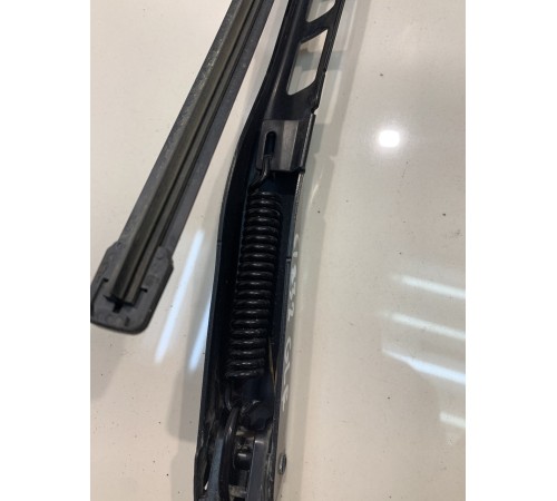 Стеклоочиститель (левый)