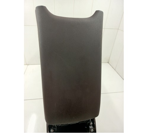 Центральная консоль с подлокотником