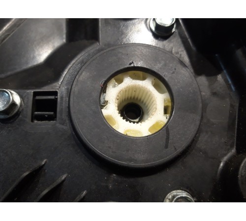 Стеклоподъёмник (задний, правый)