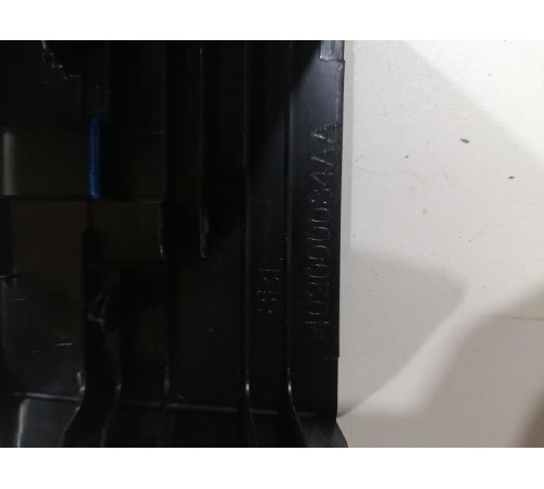 Накладка крепления переднего левого сиденья правая