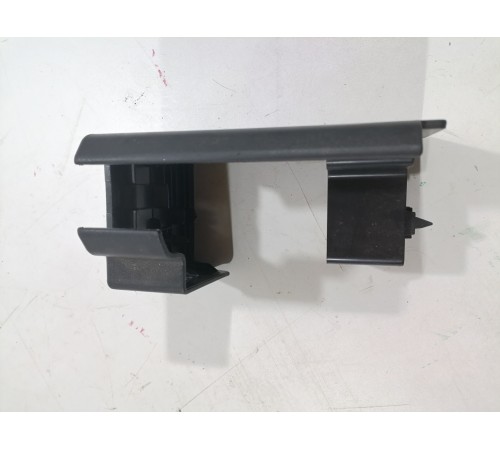 Накладка крепления переднего левого сиденья правая