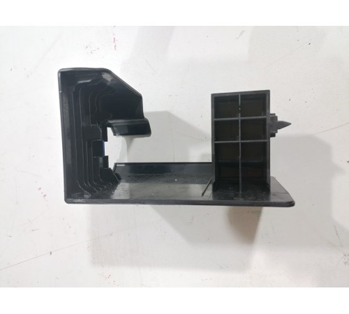 Накладка крепления переднего левого сиденья правая