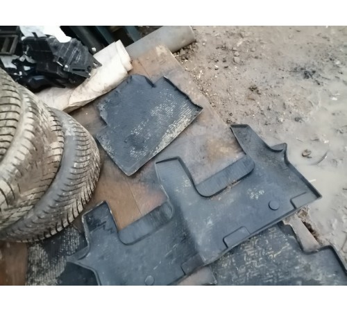 Комплект ковриков салона