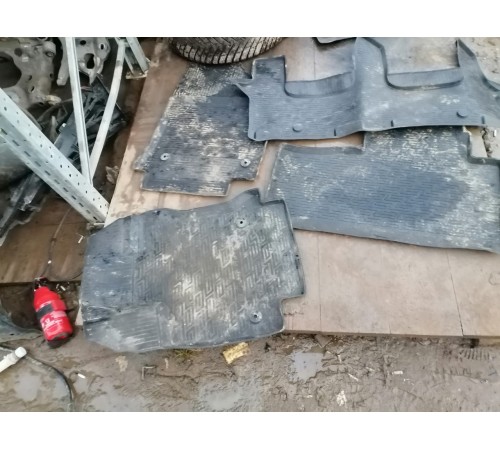 Комплект ковриков салона