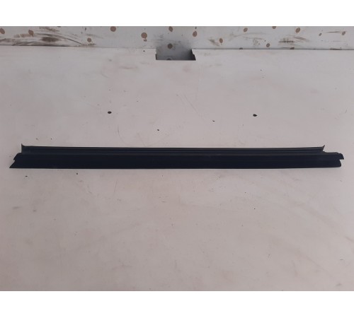 Уплотнитель стекла (задний, левый, внутренний)