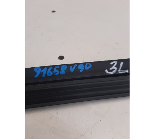 Уплотнитель стекла (задний, левый, внутренний)