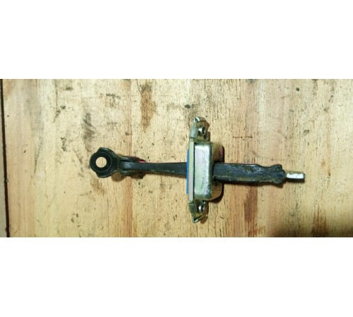 Ограничитель  двери задней левой