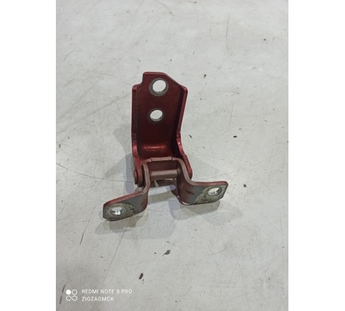 Петля двери(задняя левая нижняя)