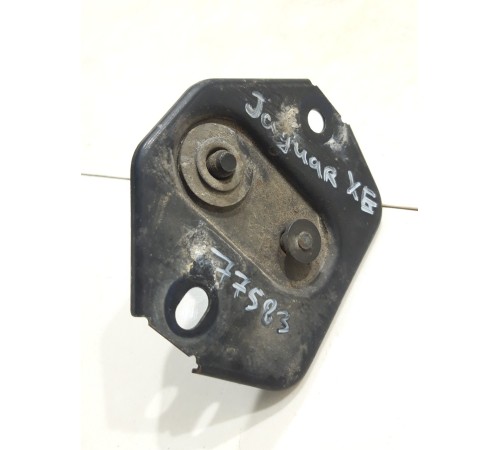 Петля капота