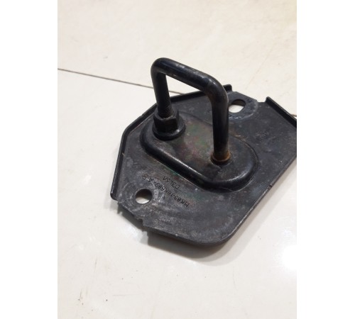 Петля капота