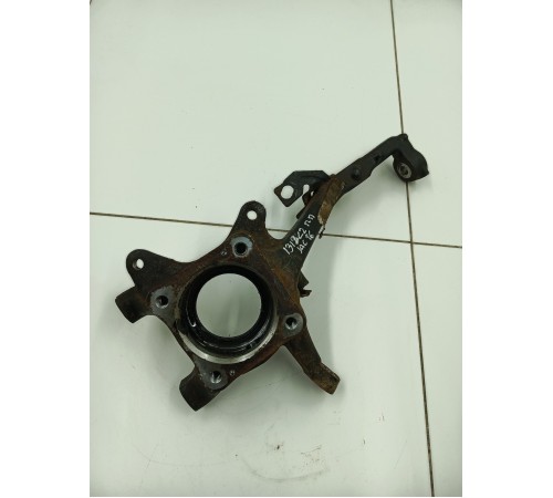 Кулак поворотный передний правый