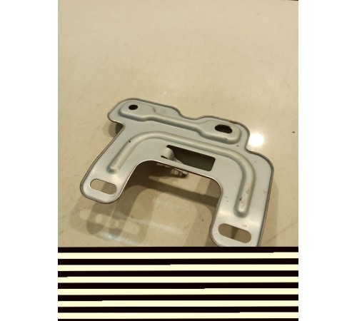 Кронштейн салона