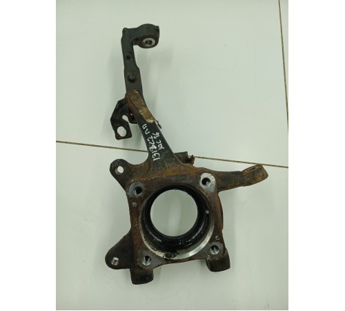 Кулак поворотный передний правый