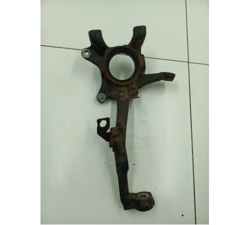 Кулак поворотный передний правый