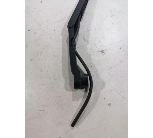 Поводок стеклоочистителя (правый)