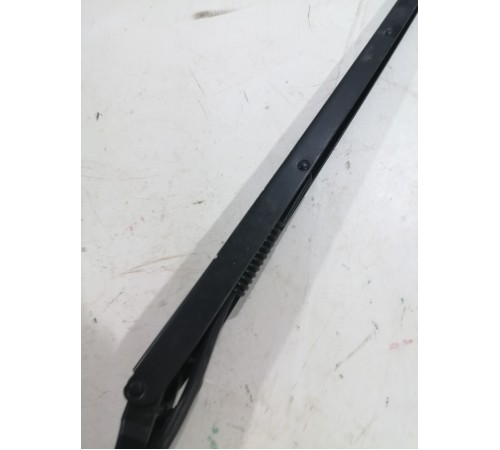 Поводок стеклоочистителя (правый)