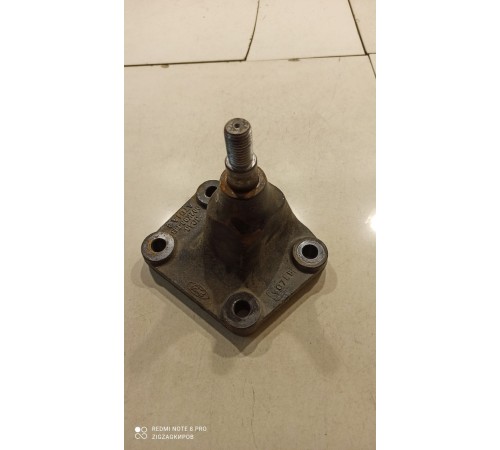 Кронштейн цилиндра подъема кабины