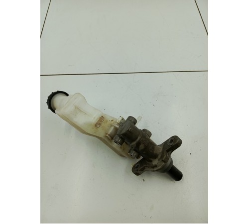 Главный тормозной цилиндр с бачком